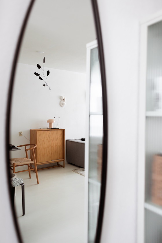 Image 1 of Mobile con ante scorrevoli dal design scandinavo