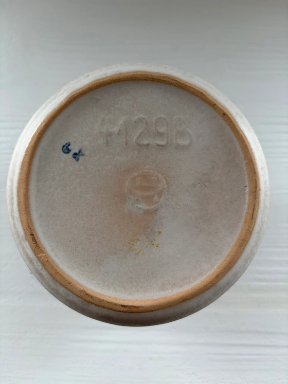 Piccolo vaso in ceramica vintage della Germania Ovest con manico – Vasi, Mid Century Modern (photo 3 of 4)