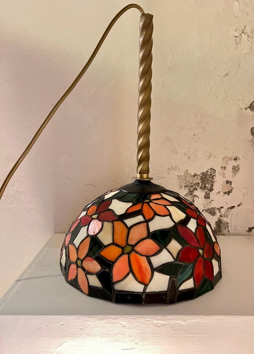 Unieke set van 5 Tiffany hanglampen met messing staaf (43 cm) – Blikvanger voor Bistro of Hotel