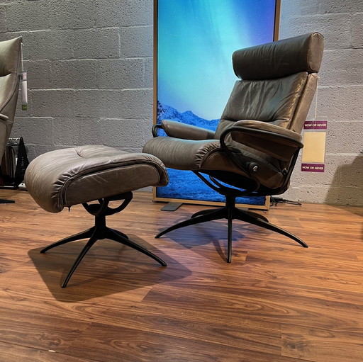 Poltrona reclinabile Stressless Toyko con pouf