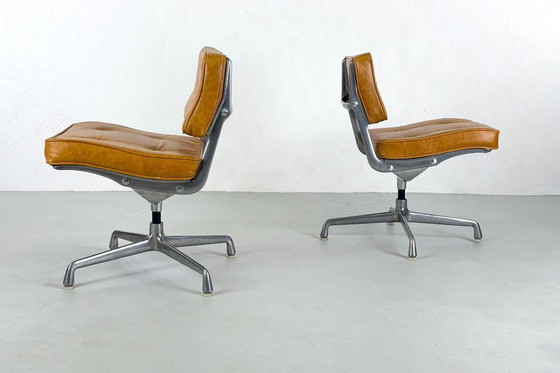 Image 1 of Impresionante par de sillas intermedias ES101 diseñadas por Charles y Ray Eames para Herman Miller en la década de 1960.