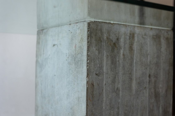 Image 1 of Saporiti. Brutalistischer und minimalistischer Schreibtisch aus Glas und Beton. 1970er Jahre.