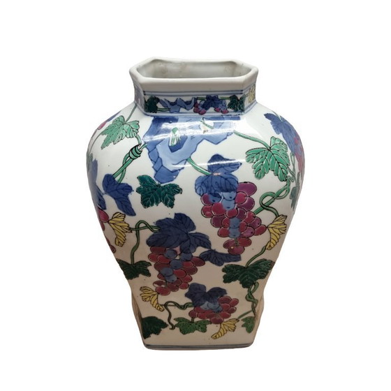 Image 1 of Vintage Chinese porcelain vase