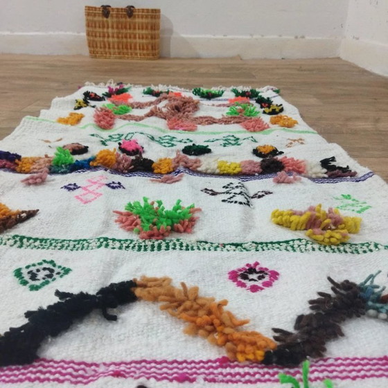 Image 1 of Mehrfarbiger Azilal-Teppich – getuftete Berbermuster / Mehrfarbiger Azilal-Teppich (142×68 cm)