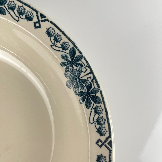 Image 1 of Ensaladera baja, modelo "Túnez", de Longwy, finales del siglo XIX.