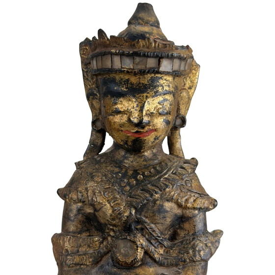 Espíritu Nat birmano antiguo – Estatua de templo de madera dorada, Myanmar, c. 1900 – Esculturas, Wood, Glass (photo 9 of 11)