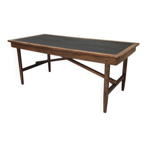 Table pliante d'atelier vintage en chêne avec plateau noir patiné à la main.