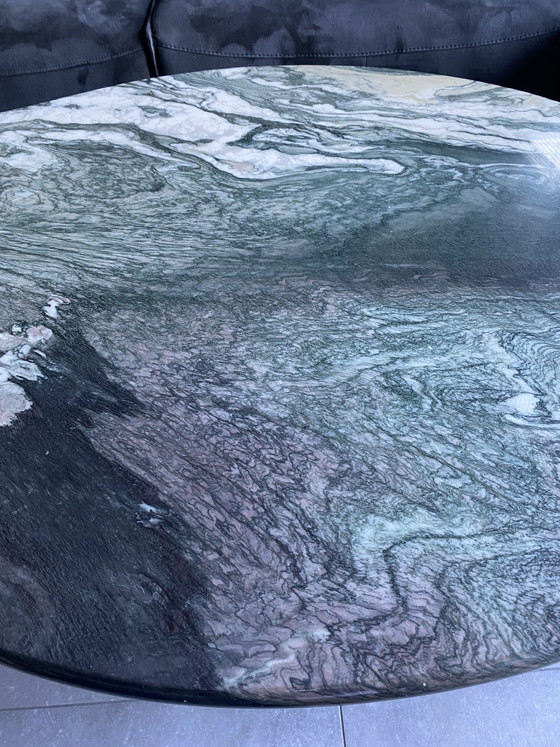 Image 1 of Table basse en marbre, modèle « goutte d’eau », designer Roche Bobois