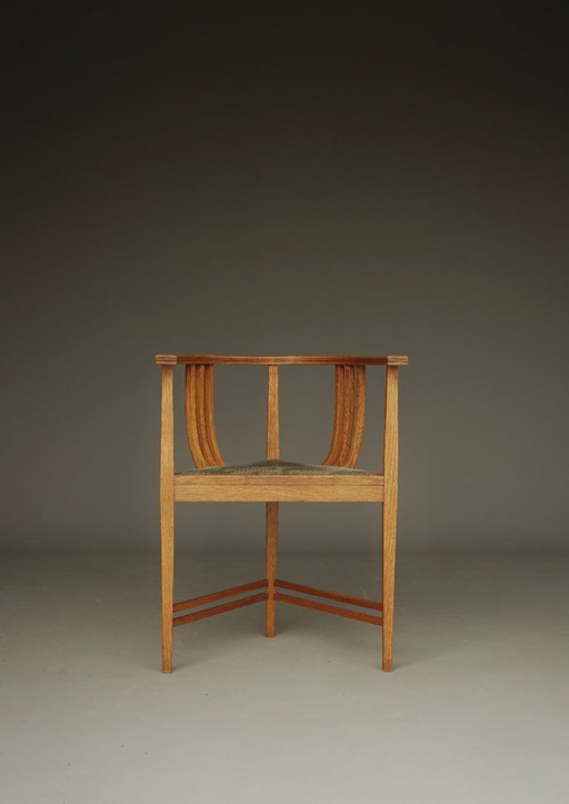 Bijzondere Art Deco stoel met drie poten. Jaren 1920.