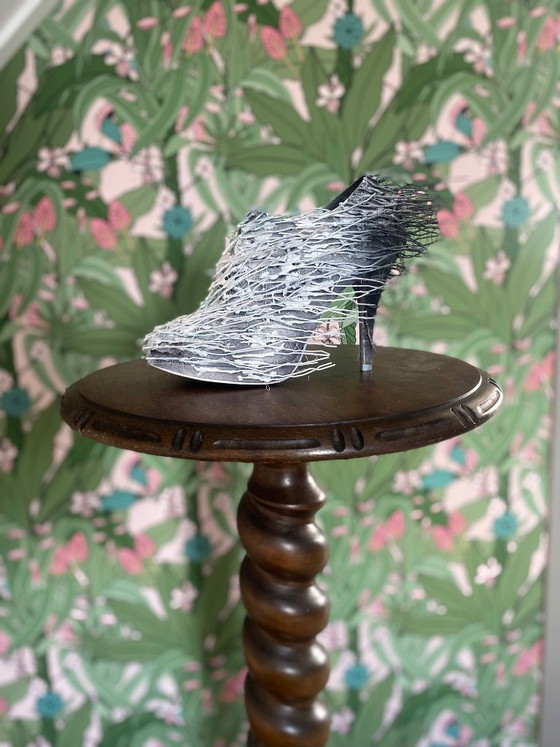 Image 1 of Bijzettafel - Antieke houten plantenzuil met mooie gedraaide voet