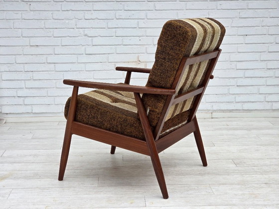 Image 1 of Fauteuil danois des années 1970, bois de teck, tissu d'ameublement en laine.