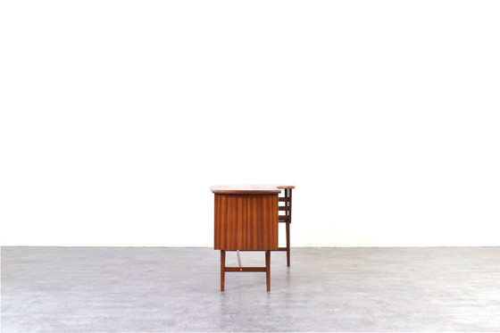 Image 1 of Mid Century Nierenförmiger dänischer Teak-Schreibtisch, 1960er Jahre.