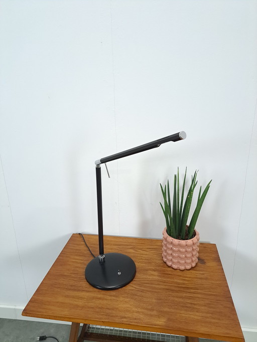 Zwart Metalen Kantelbare Bureaulamp Met Chromen Details