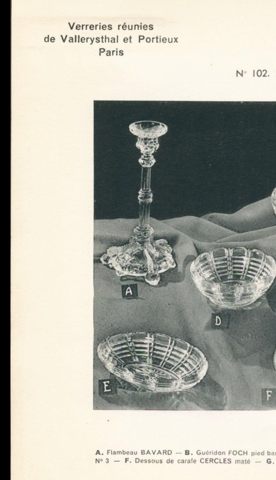 Par de candelabros antiguos de cristal de uranio con forma de delfín – Vallerysthal y Portieux, Francia, (photo 15 of 15)