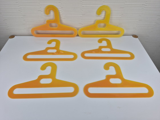 Image 1 of Ingo Maurer Design kledinghangers (6). Flair, Space Age.