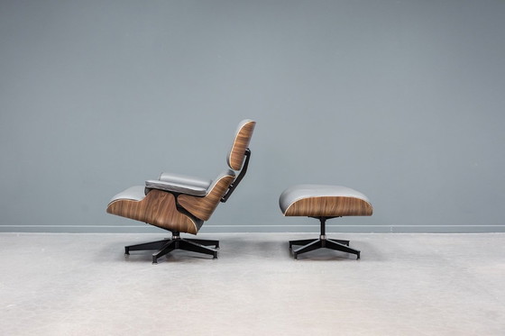 Image 1 of Sillón Eames + otomana