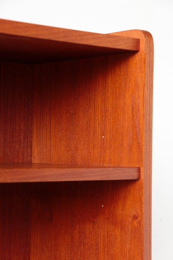 Image 1 of Librería escandinava de teca con frente de cristal