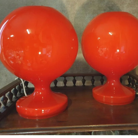 Image 1 of Par de lámparas de mesa de cristal opalino rojo para Jihlava, Checoslovaquia, década de 1960