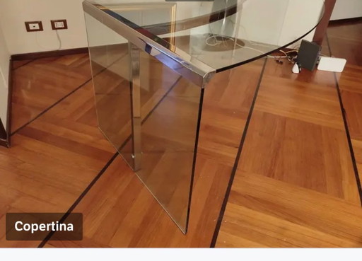 Präsidentenschreibtisch in Bauchlage