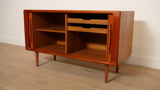 Image 1 of Vintage sideboard with sliding doors | Audio furniture | Teak