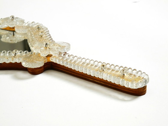 Image 1 of Magnifique miroir à main ou mural vénitien Mid Century Modern avec rosaces en verre de Murano. Fabriqué en Italie