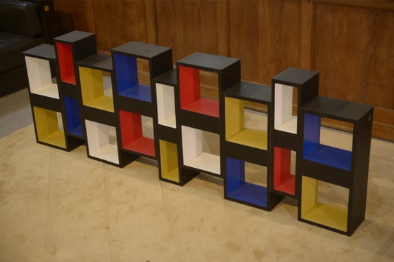 Image 1 of Plank 1960: een hedendaagse picturale interventie in de stijl van Piet Mondrian.