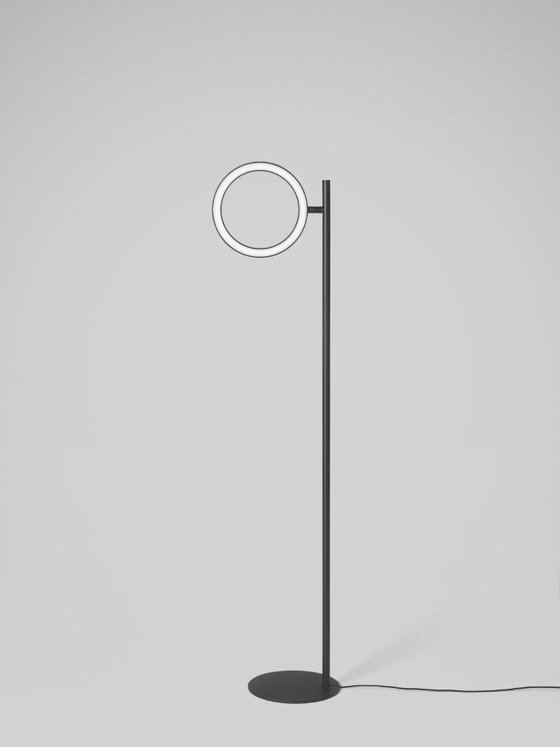 Image 1 of JAPTH Echo Slim floor lamp with rotating ring in black