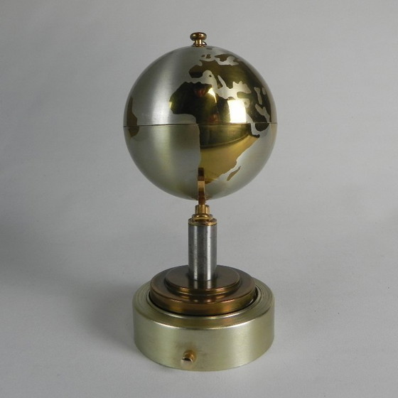 Image 1 of Vintage wereldbol als sigarettenhouder,met muziekdoos, Windmill, jaren 60