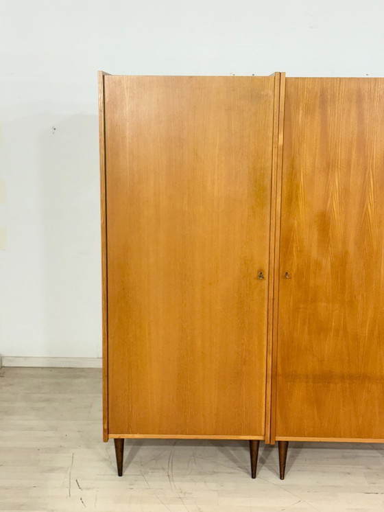 Image 1 of Bellissimo armadio di metà secolo / armadio per la biancheria / mobile in legno / armadio vintage