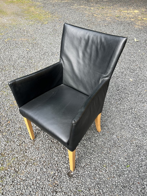 Bert Plantagie leather armchair - black leather with wooden legs