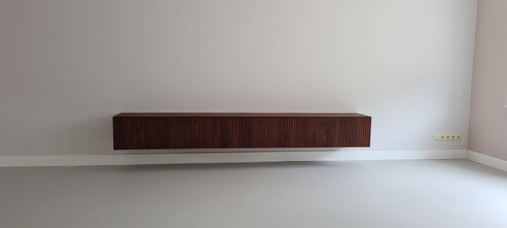 Meuble TV en noyer sur mesure Houtmerk – Meubles tv, Wood (photo 3 of 5)