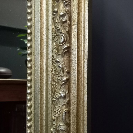 Miroir vintage dans un cadre à crête classique – Glass, Wood (photo 6 of 11)