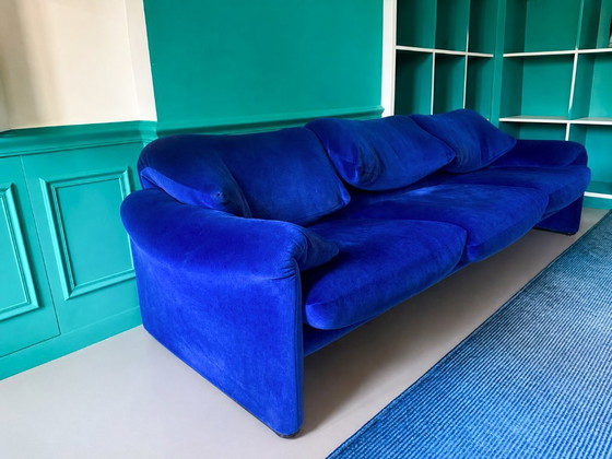 Image 1 of Cassina Maralunga 3 places – Vico Magistretti – Velours bleu cobalt