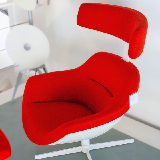 Image 1 of Poltrona girevole con pouf Cassina Auckland