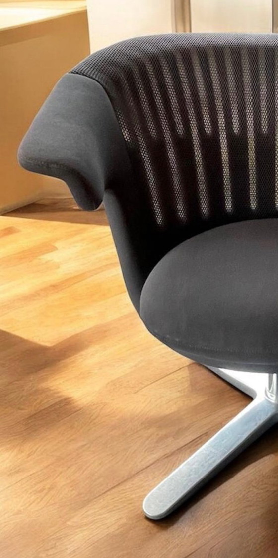 Image 1 of STEELCASE i2i Stuhl mit passendem Designhocker