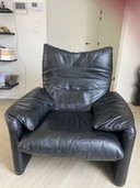 Schwarzes Ledersofa-Set bestehend aus 3 Teilen Cassina Maralungo bestehend aus 2-Sitz, 1-Sitz und Fußhocker