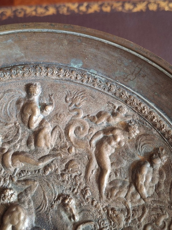 Image 1 of Paar Bronzebecher des Zweiten Kaiserreichs im antiken Stil: Der Triumph der Tugend und Neptun und Amphitrite