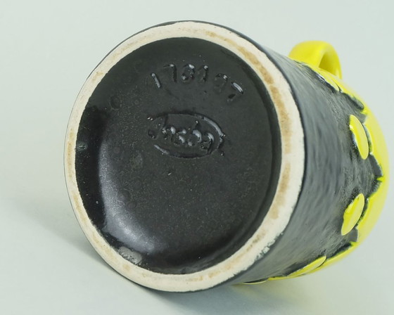 Image 1 of 1960s 70s jasba keramik vase model 1701 17 motif géométrique en relief jaune et noir