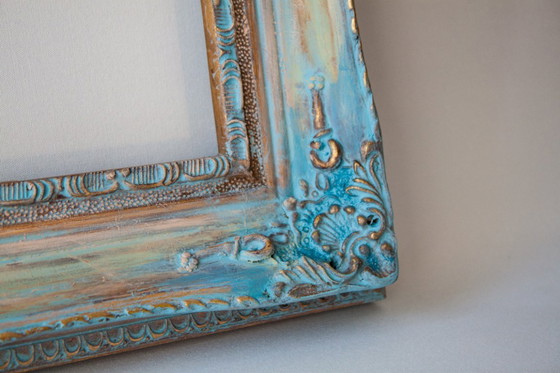 Image 1 of Handgemaakte vintage barokke houten lijst in Lodewijk XVI-stijl. Uniek exemplaar. Exclusieve kleur.
