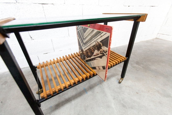 Image 1 of Serveerwagen uit de jaren 60, hifi-kast op wieltjes in teakhout, zwart metaal en glazen blad.