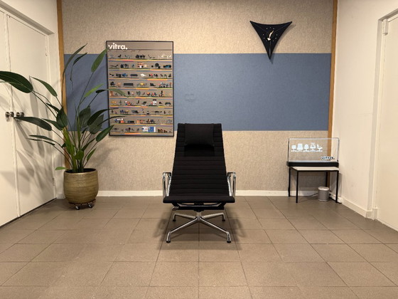 Image 1 of Vitra | Charles & Ray Eames | EA124 | Black Hopsak & Chrome | 1x