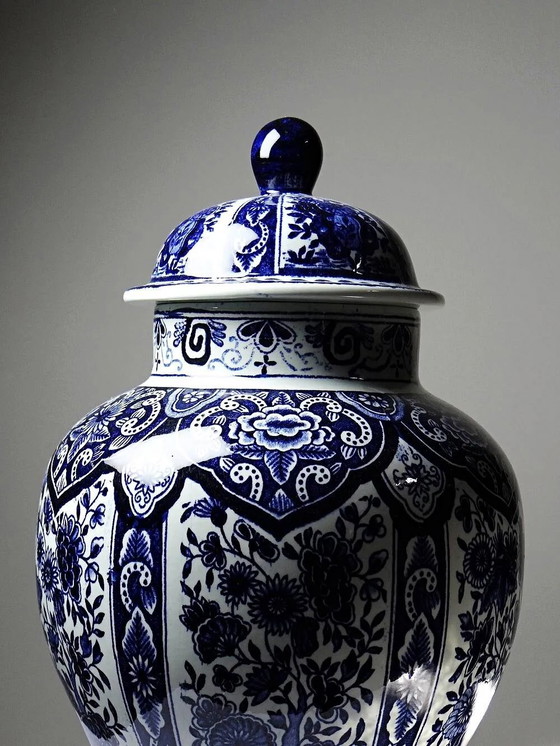 Large covered vase Boch Holland Royal Sphinx in Delft blue earthenware. – Porcelain, Vintage (photo 6 of 14)