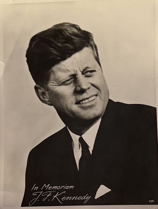 Ritratto fotografico in memoria di JF Kennedy