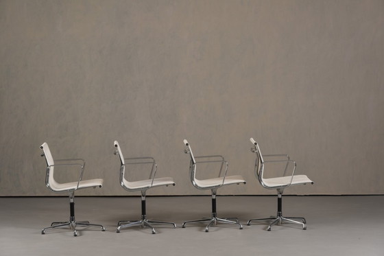 Image 1 of Silla Vitra EA 108 de Charles y Ray Eames, Alemania, década de 1990.