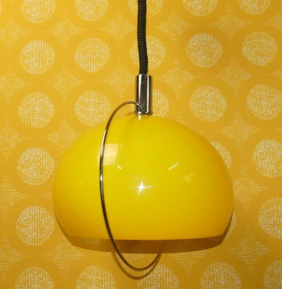 Image 1 of Lampada a sospensione degli anni '70 lampada a soffitto a sospensione Ø40cm plastica gialla/cromo