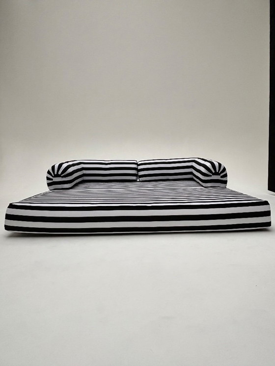 Image 1 of Sofá cama a rayas