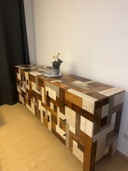 Buffet fabriqué à partir de bois de récupération