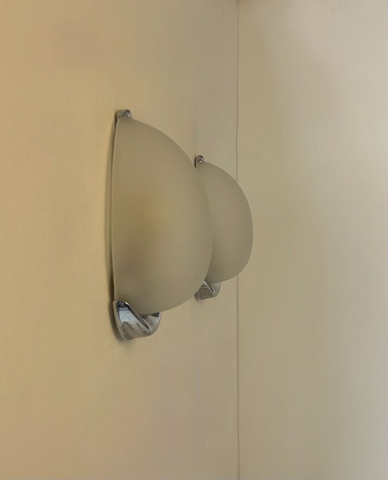 Image 1 of Coppia di applique vintage, metallo cromato e vetro satinato, Francia, 1980