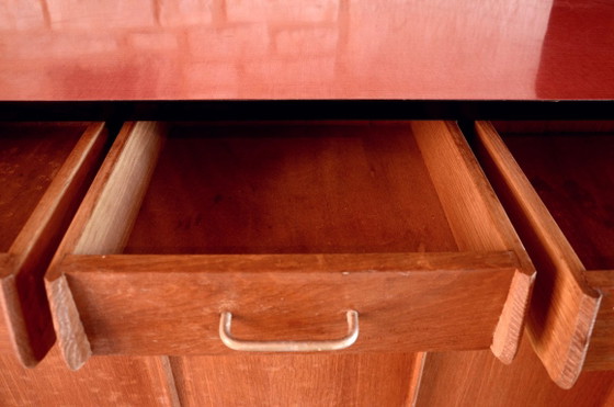 Vintage 1950s wood and pink fuchsia and black Formica sideboard, 130x50x100cm – Metal (photo 14 of 19)