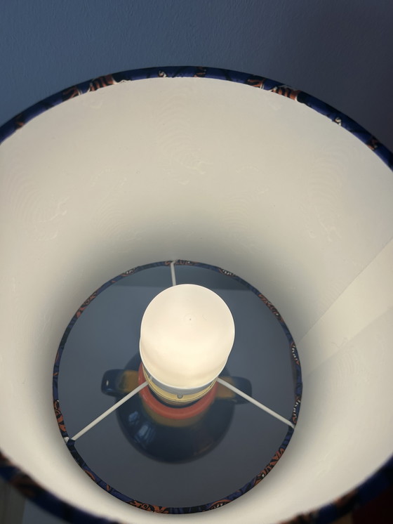 Image 1 of Een tafellamp gemaakt van een originele Dümler & Breiden Pop Art vaas uit de jaren 70, vervaardigd uit gerecyclede materialen.